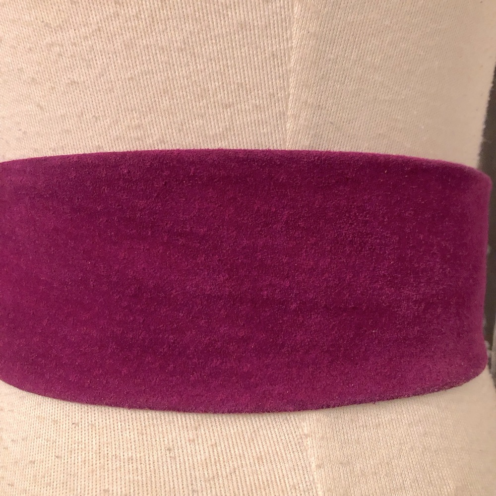 Vintage Magenta Suede Wrap Belt with Gold Oval Buckle - Picture 3 of 8